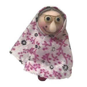 عروسک طرح ننه پیرزن مدل rm 6979