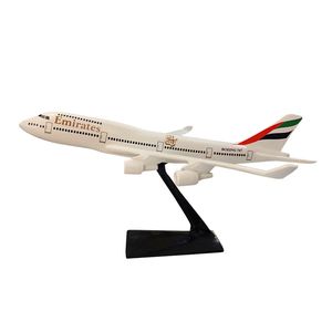 ماکت هواپیما مدل مسافربری بوئینگ 747 طرح هواپیمایی emirates