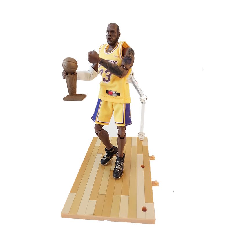 اکشن فیگور مدل lebron james laker23